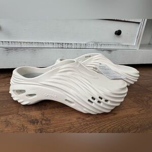 NWT Crocs Echo Wave Chalk Slip On Shoes Men's Size 8 Women's Size 10